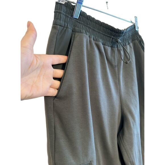 Athleta Triumph Hybrid Wide Crop Size Medium Bali Green EUC - Picture 3 of 9